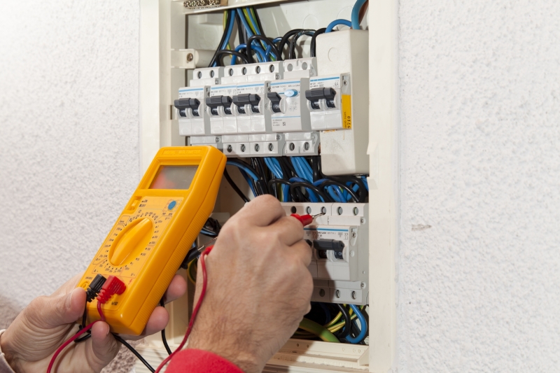Electricians Offley